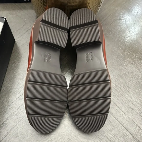 NATURALIZER Darry Lug Sole Loafers - Picture 3 of 11